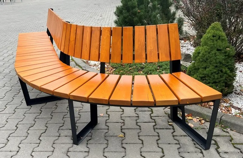 Amant penkki selkänojalla, kaarimoduuli 1.webp