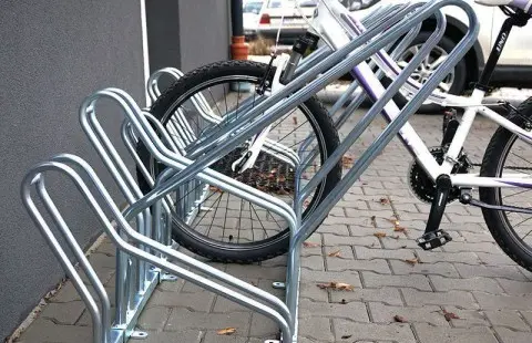 Cross 5 runkokaarella, porrastettu kuva sivusta.webp