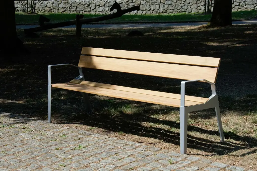 Berga puistonpenkki, selkänojalla, 1800 mm 